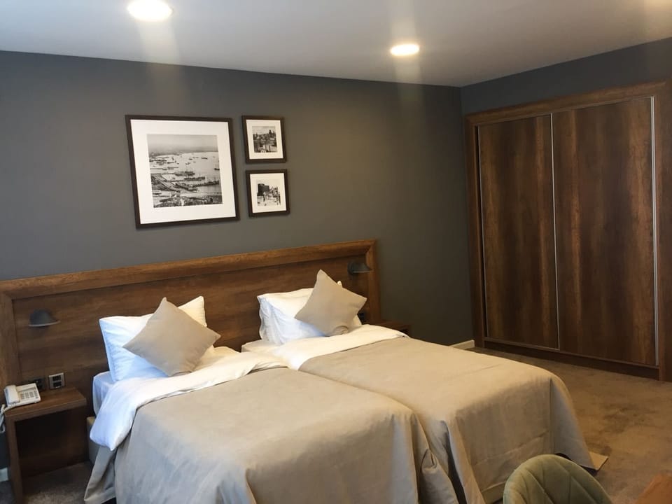 Deluxe Double Room, Balcony | In-room safe, desk, iron/ironing board, free WiFi