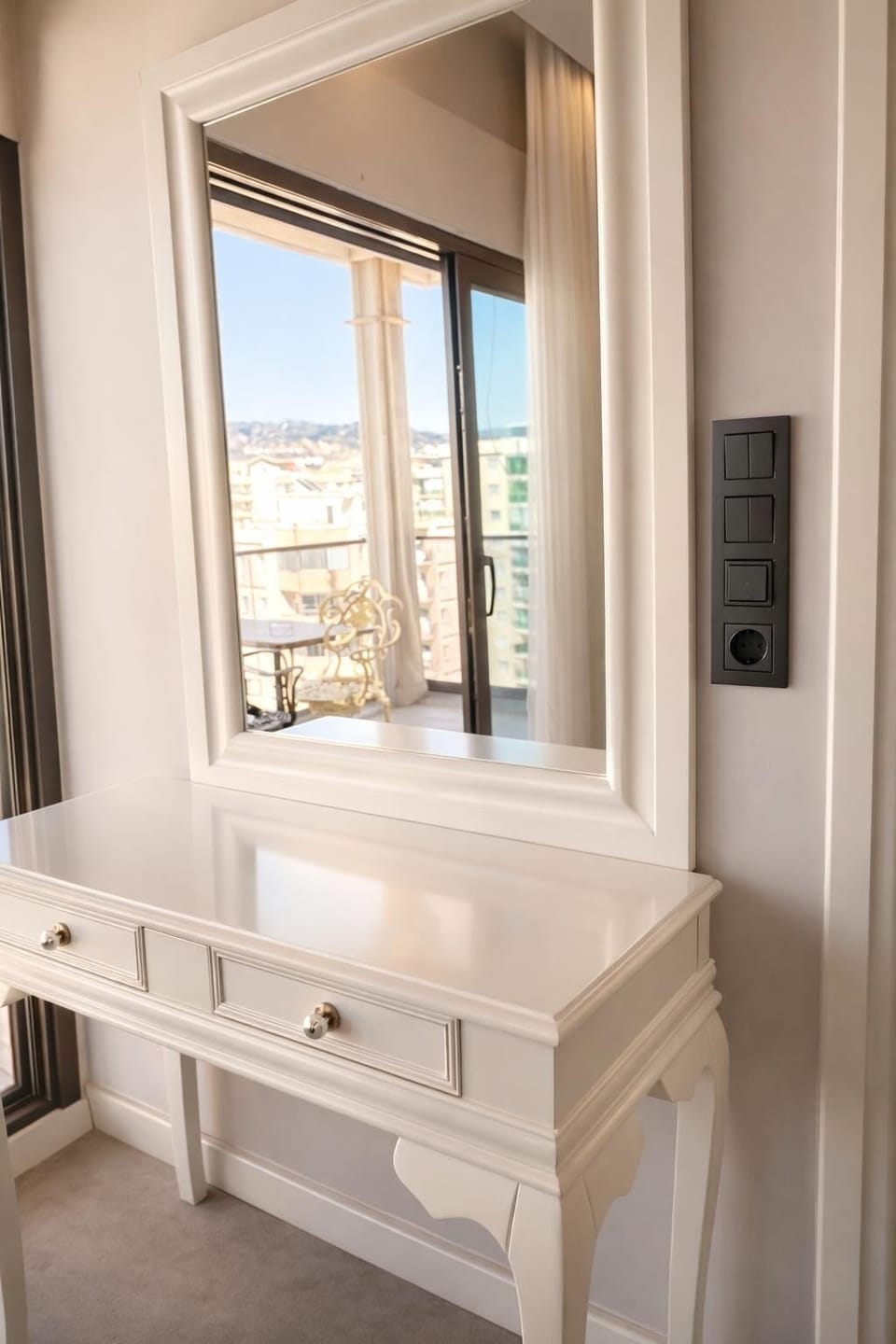 Standard Suite | 1 bedroom, minibar, individually decorated, individually furnished
