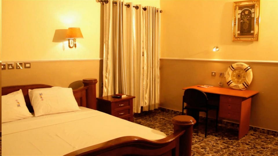 Studio | In-room safe, desk, blackout drapes, free WiFi