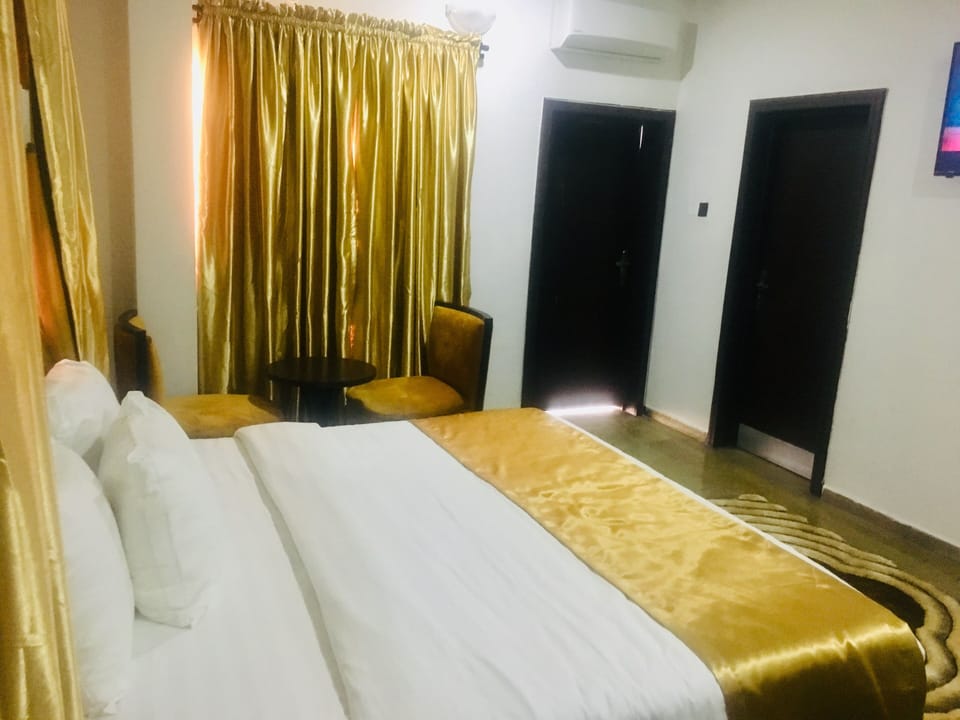 In-room safe, desk, laptop workspace, blackout drapes