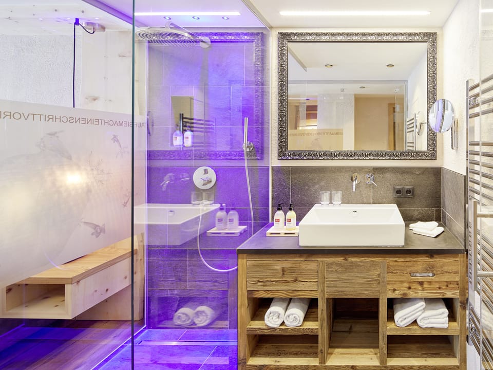 Superior Double Room, 1 Bedroom, Mountainside | Bathroom | Rainfall showerhead, free toiletries, hair dryer, bathrobes