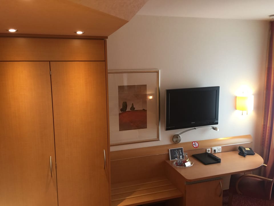 Business Double Room Single Use, Non Smoking, Courtyard View | Premium bedding, desk, soundproofing, WiFi (free)