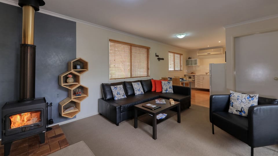 Standard Suite, 2 Bedrooms, Non Smoking, Kitchen (5) Villa) | Iron/ironing board, WiFi (free), individually decorated