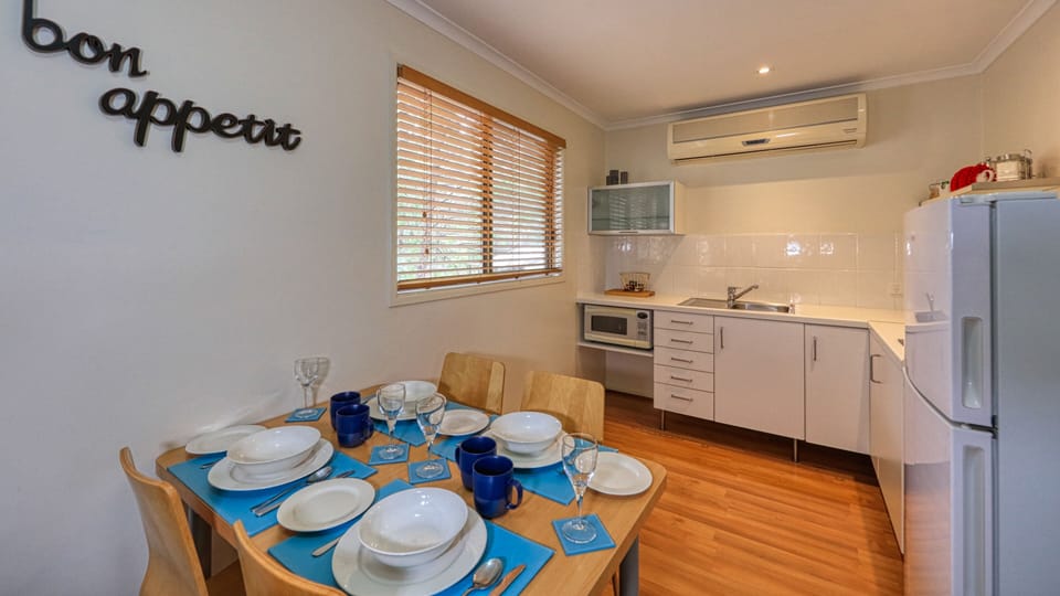 Standard Suite, 2 Bedrooms, Non Smoking, Kitchen (5) Villa) | Private kitchen | Coffee/tea maker, fridge, microwave, stovetop