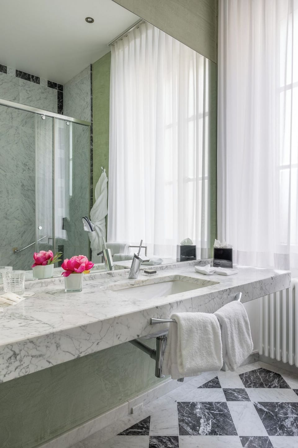 Classic Double Room | Bathroom | Combined shower/tub, designer toiletries, hair dryer, bathrobes