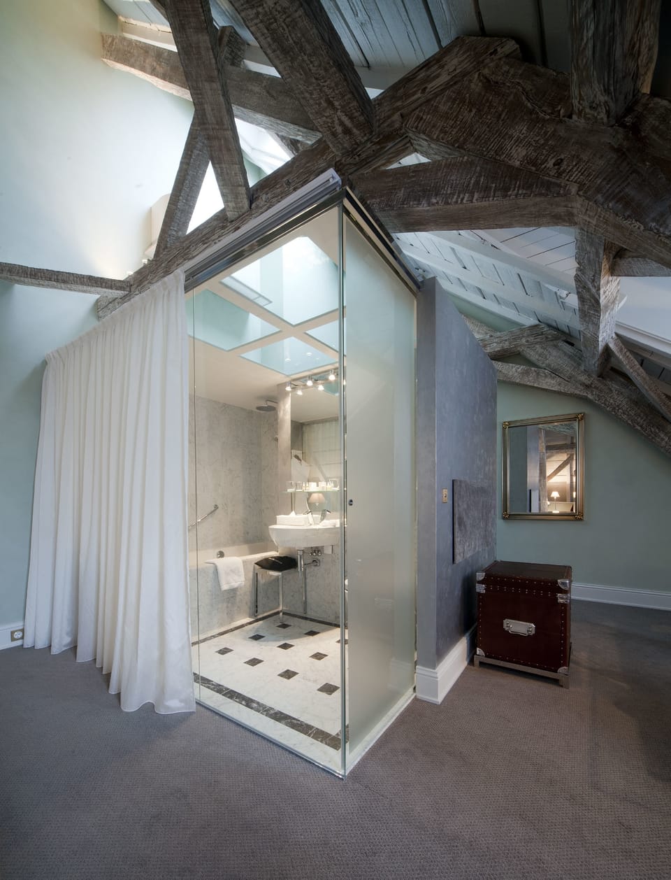 Executive Double Room | Bathroom | Combined shower/tub, designer toiletries, hair dryer, bathrobes