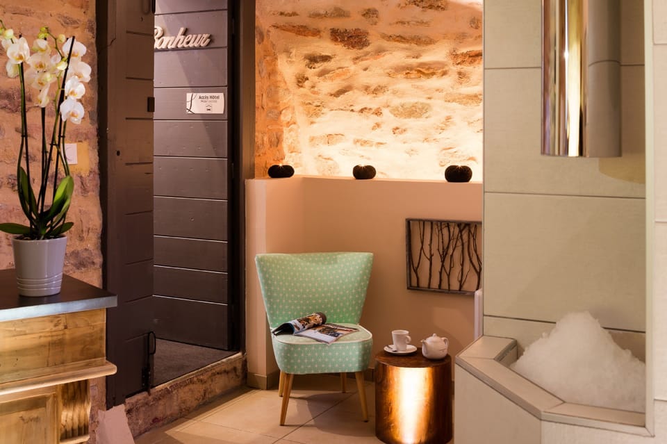 Couples treatment rooms, body treatments, body wraps, body scrubs