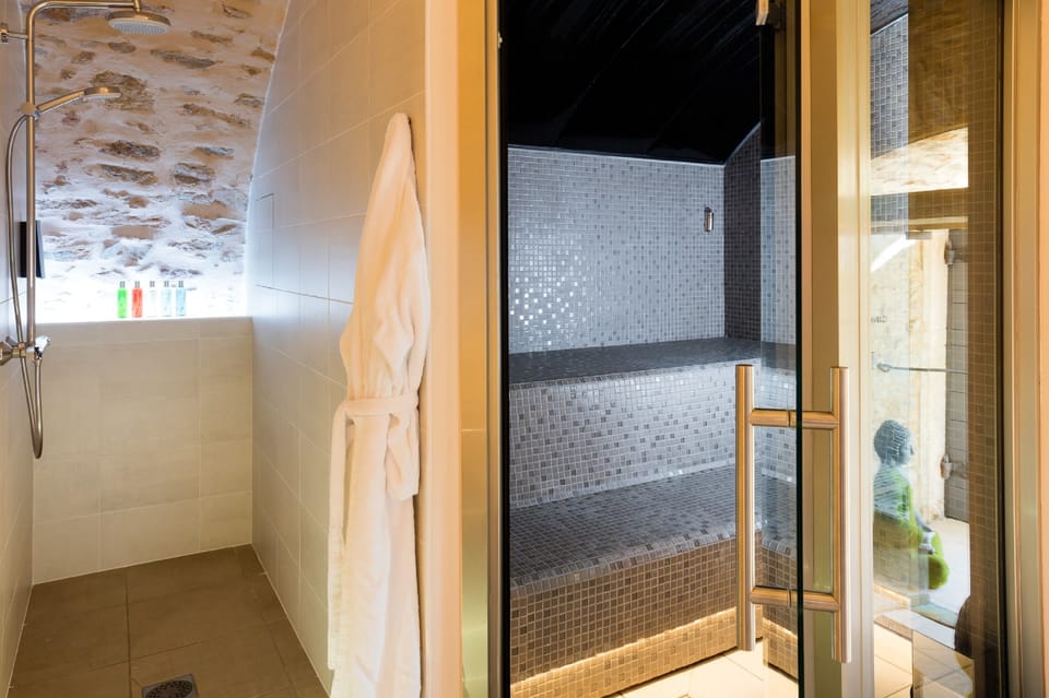 Couples treatment rooms, body treatments, body wraps, body scrubs