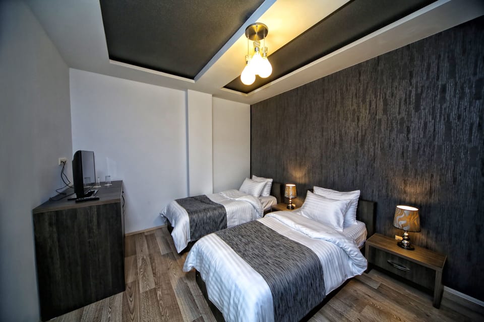Triple Room (203, 303, 206, 207, 306, 307, 404 405) | Minibar, soundproofing, iron/ironing board, rollaway beds