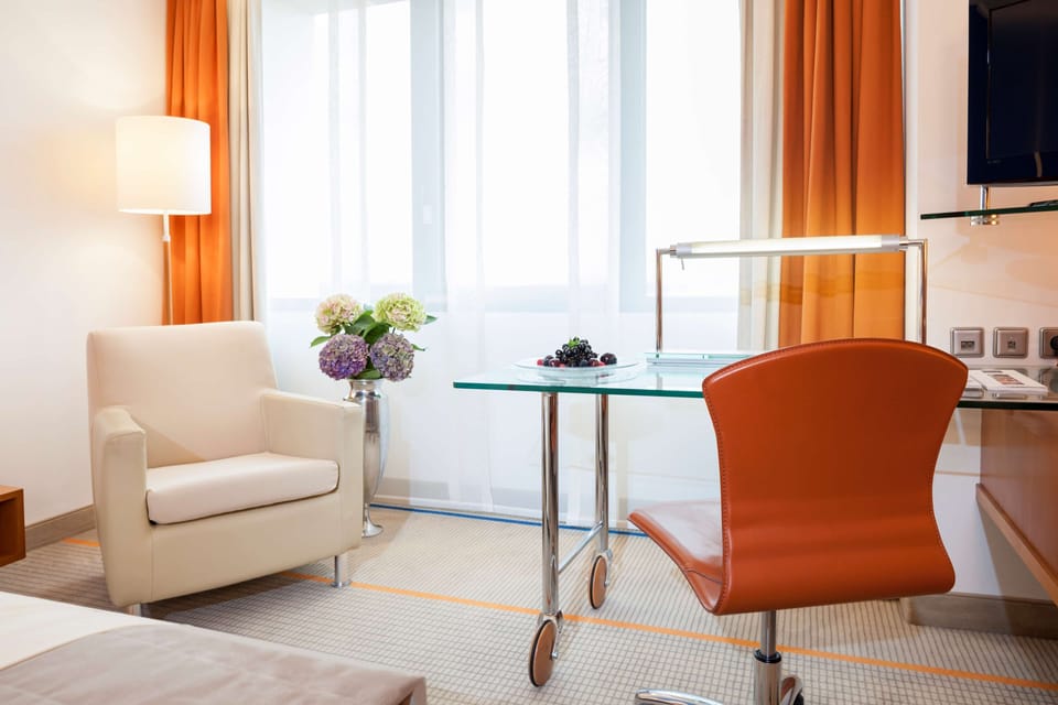Premium bedding, in-room safe, desk, laptop workspace