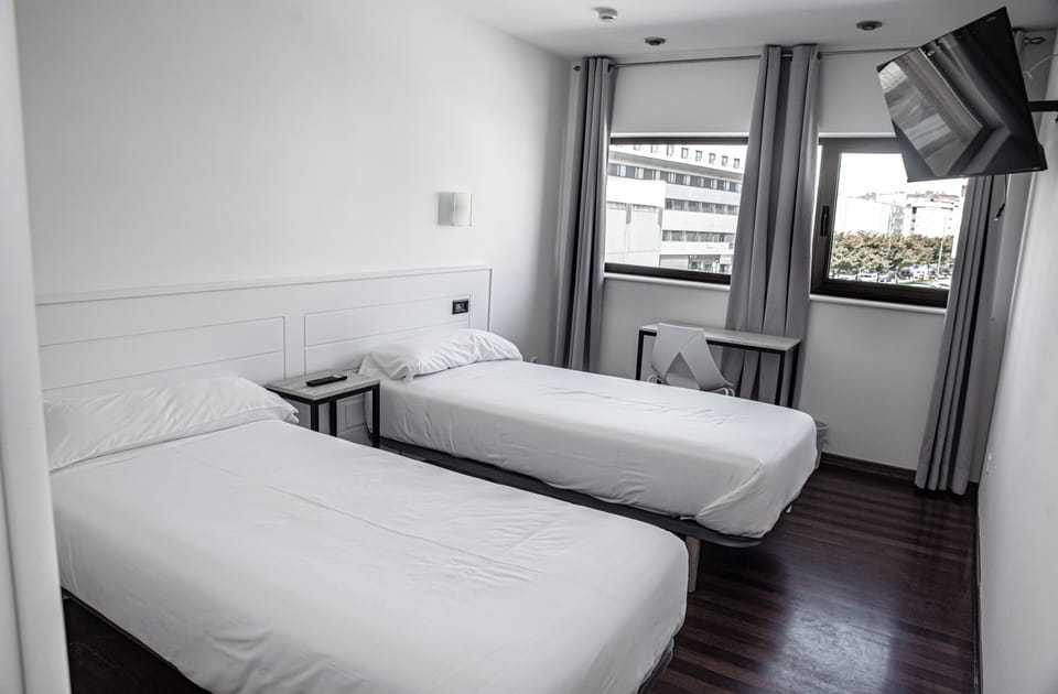 Romantic Triple Room, 1 Double Bed (Accesible) | Desk, free WiFi, bed sheets