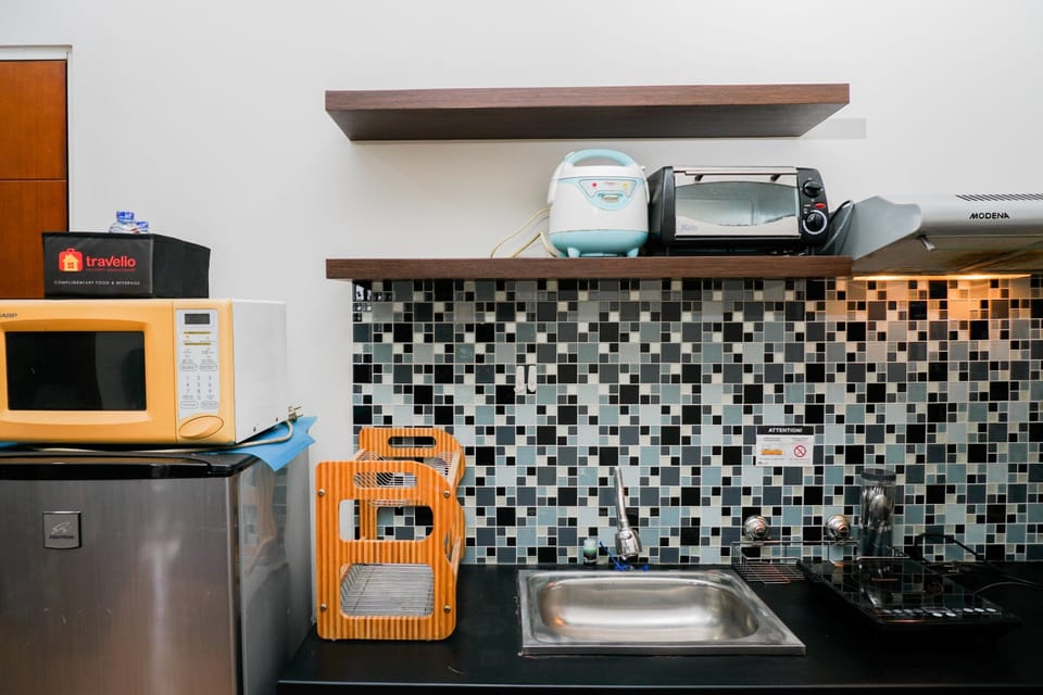 Room | Private kitchen | Fridge, stovetop, cookware/dishes/utensils