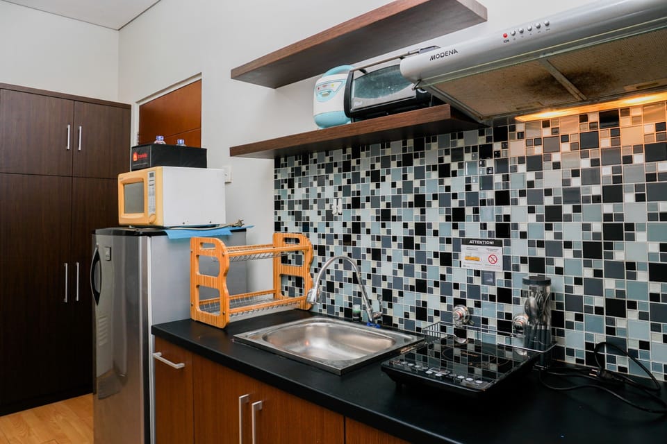 Room | Private kitchen | Fridge, stovetop, cookware/dishes/utensils