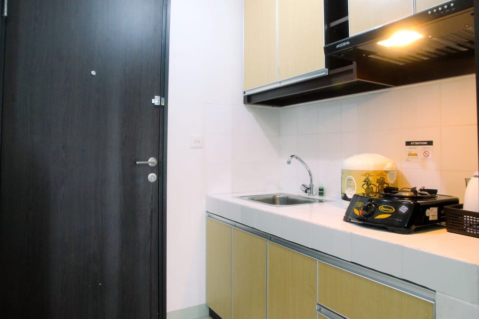 Room | Private kitchen | Fridge, stovetop, electric kettle, cookware/dishes/utensils