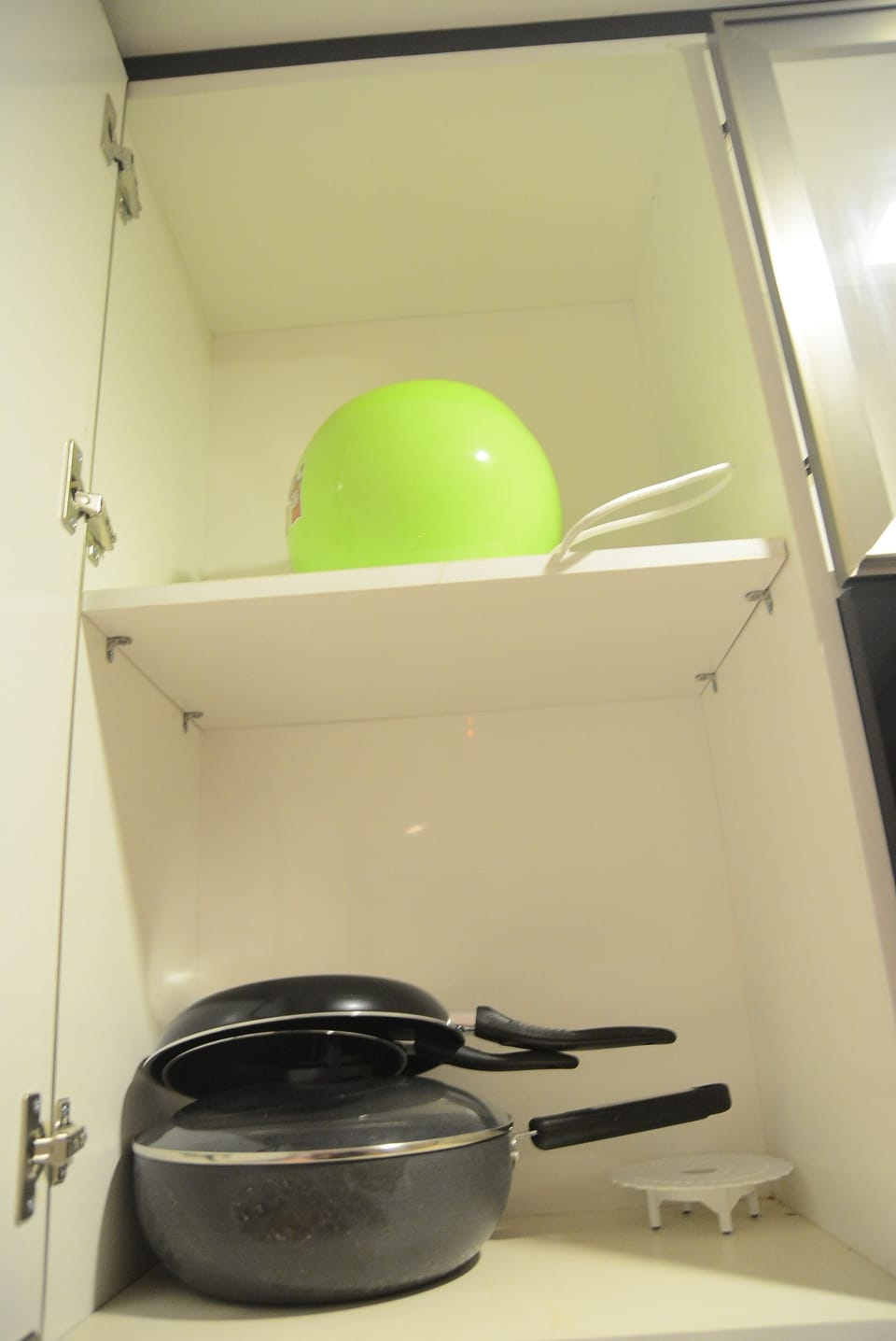Room | Private kitchen | Fridge, stovetop, cookware/dishes/utensils