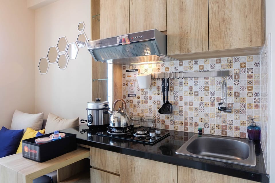 Room | Private kitchen | Fridge, stovetop, cookware/dishes/utensils