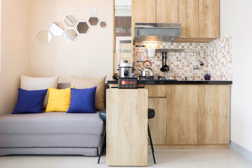 Room | Private kitchen | Fridge, stovetop, cookware/dishes/utensils