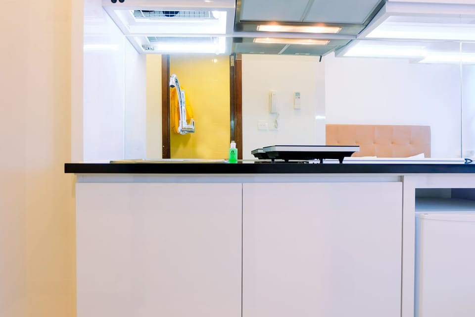 Room | Private kitchenette | Fridge, stovetop, electric kettle, cookware/dishes/utensils