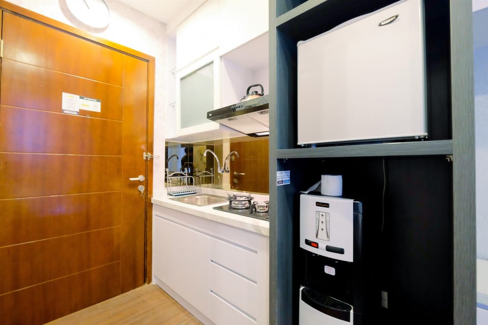 Room | Private kitchen | Fridge, stovetop, cookware/dishes/utensils