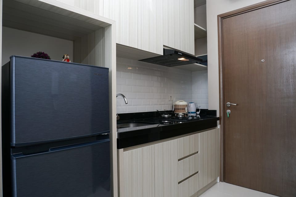 Room | Private kitchen | Fridge, stovetop, cookware/dishes/utensils