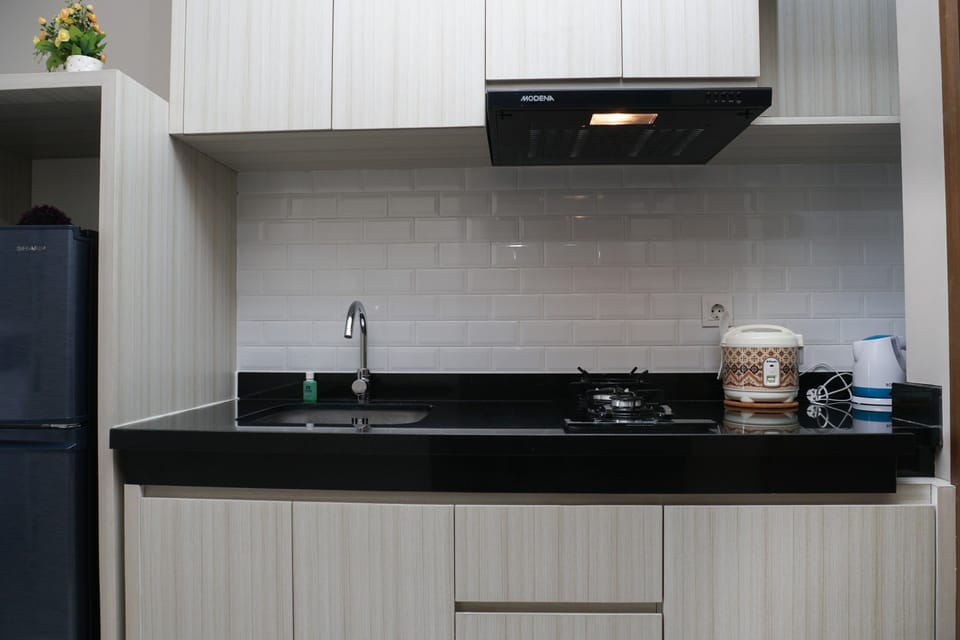 Room | Private kitchen | Fridge, stovetop, cookware/dishes/utensils