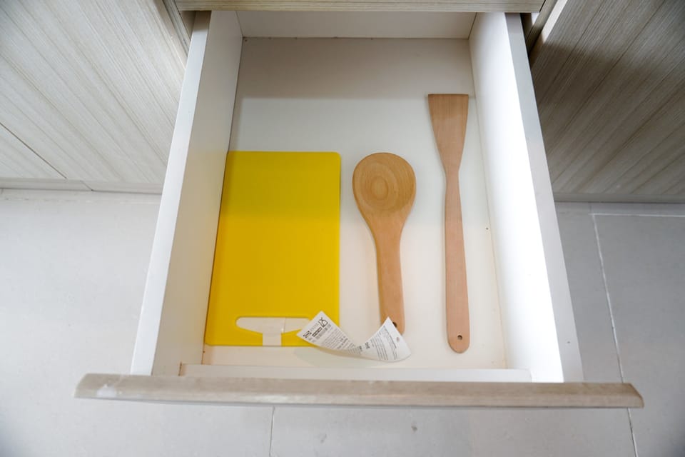 Room | Private kitchen | Fridge, stovetop, cookware/dishes/utensils