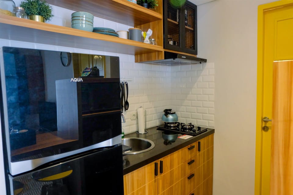 Room | Private kitchen | Fridge, stovetop, cookware/dishes/utensils