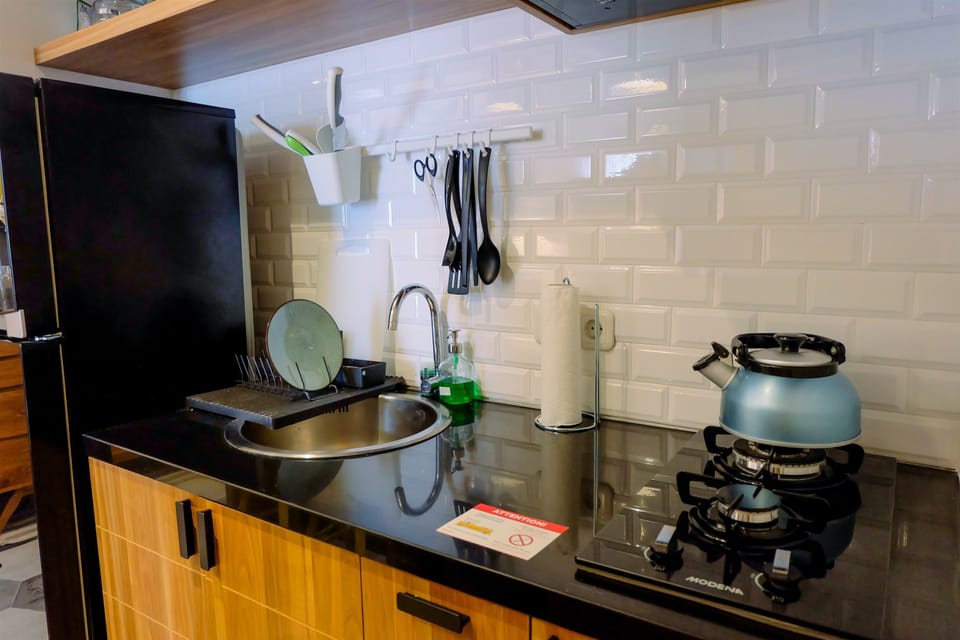 Room | Private kitchen | Fridge, stovetop, cookware/dishes/utensils