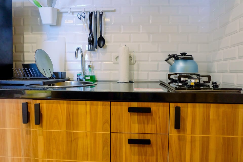 Room | Private kitchen | Fridge, stovetop, cookware/dishes/utensils