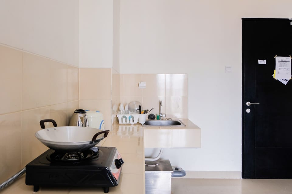 Room | Private kitchen | Fridge, stovetop, cookware/dishes/utensils