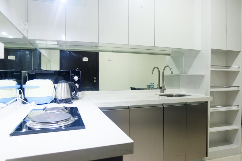 Room | Private kitchen | Fridge, stovetop, cookware/dishes/utensils