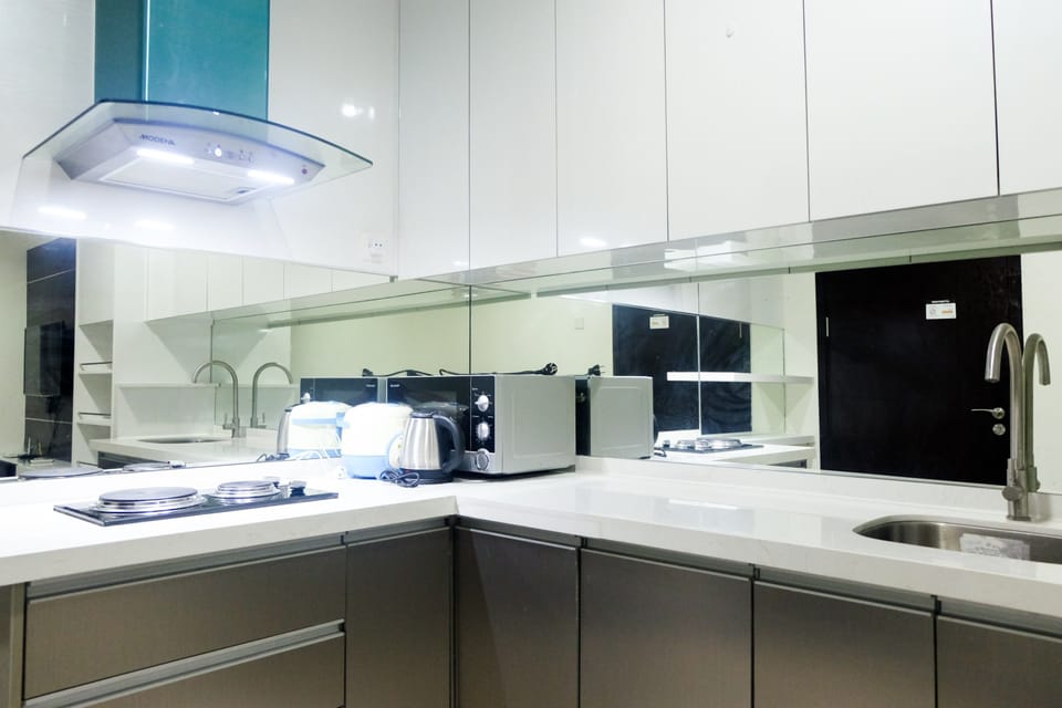 Room | Private kitchen | Fridge, stovetop, cookware/dishes/utensils