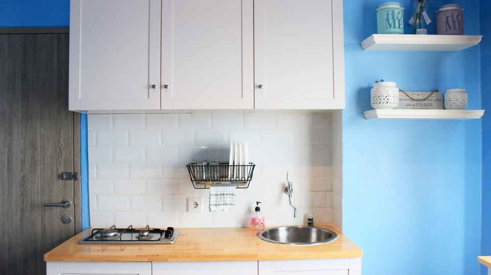 Room | Private kitchen | Fridge, stovetop, electric kettle, cookware/dishes/utensils