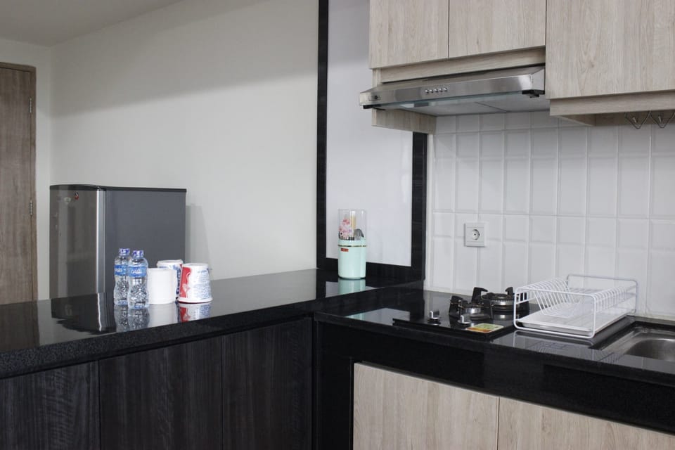 Room | Private kitchen | Fridge, stovetop, cookware/dishes/utensils