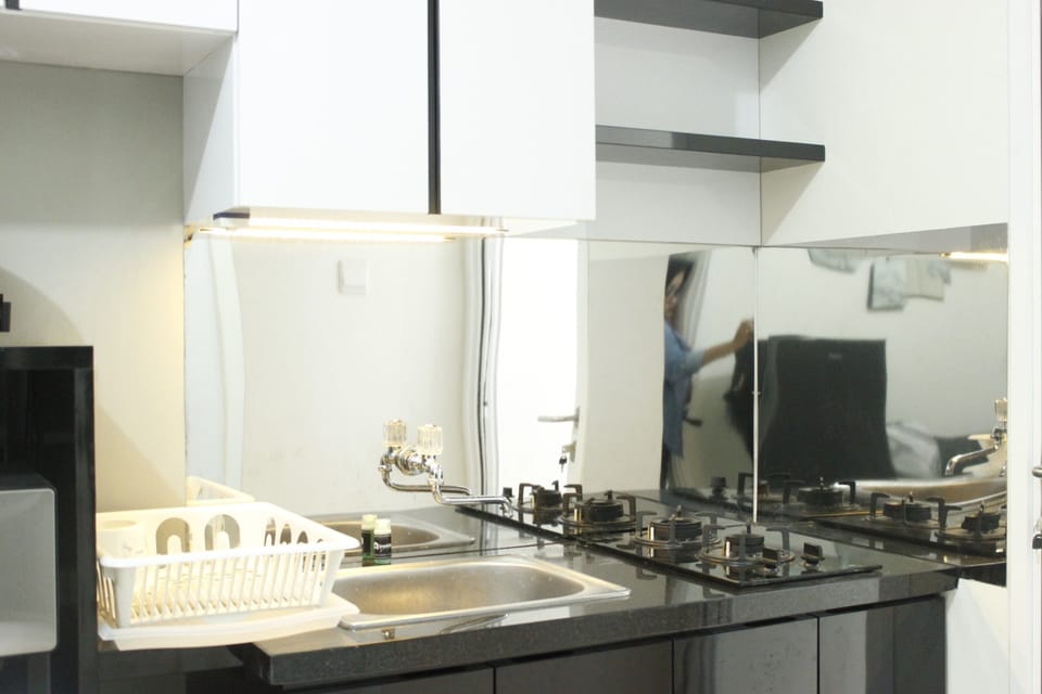 Room | Private kitchen | Fridge, stovetop, cookware/dishes/utensils