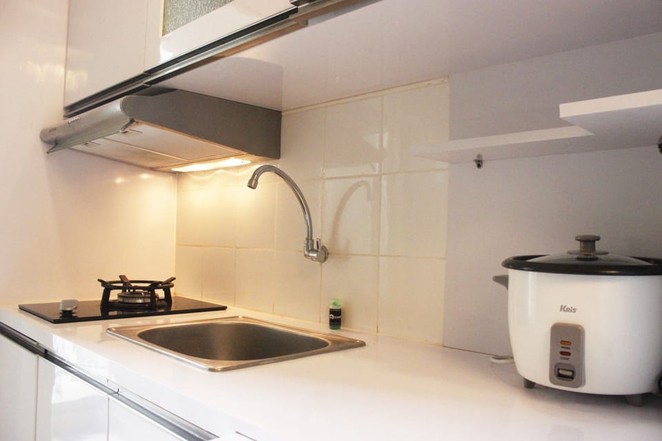 Room | Private kitchen | Fridge, stovetop, cookware/dishes/utensils