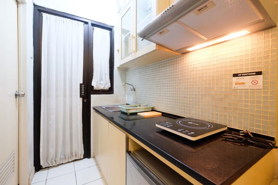 Room | Private kitchen | Fridge, stovetop, electric kettle, cookware/dishes/utensils
