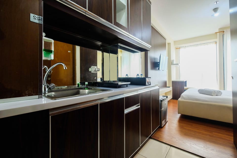 Room | Private kitchenette | Fridge, stovetop, cookware/dishes/utensils