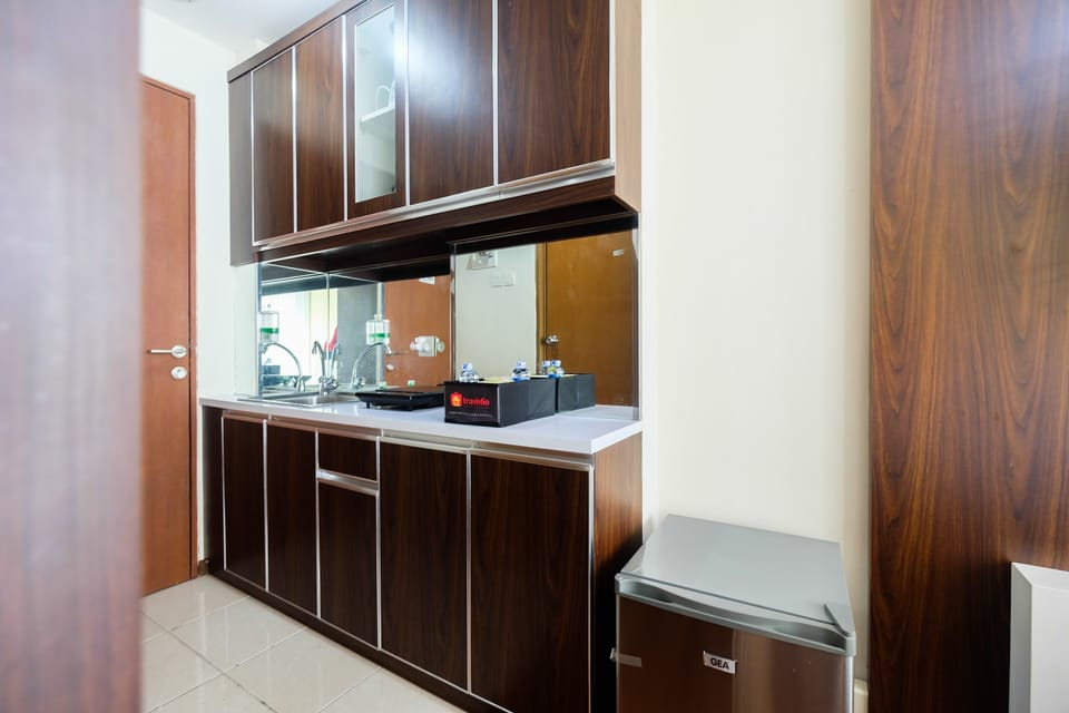 Room | Private kitchenette | Fridge, stovetop, cookware/dishes/utensils