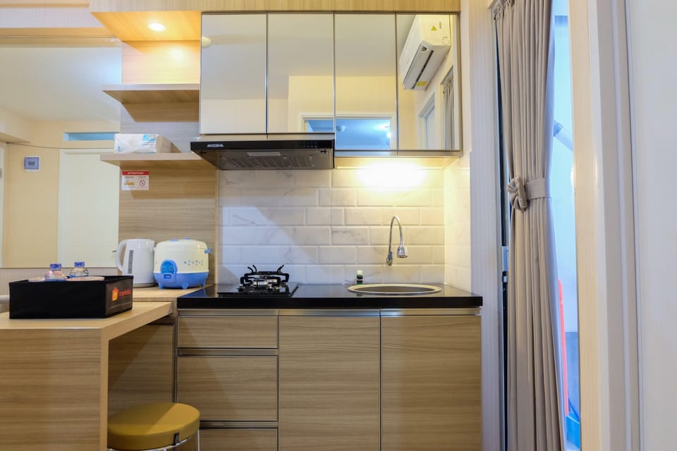 Room | Private kitchen | Fridge, stovetop, cookware/dishes/utensils