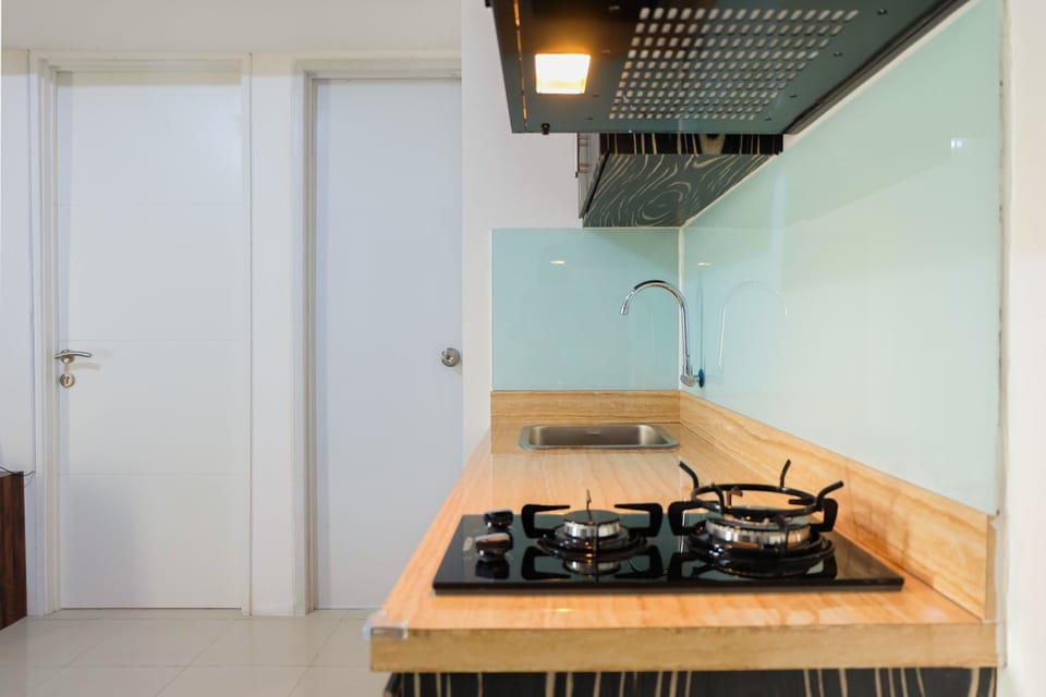 Room | Private kitchen | Fridge, stovetop, cookware/dishes/utensils