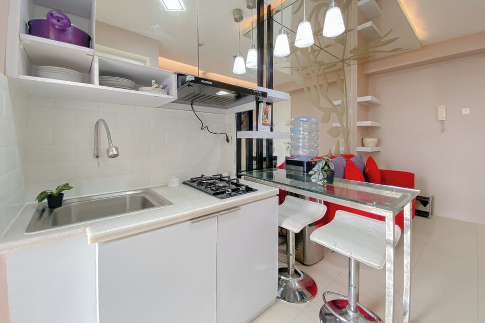 Room | Private kitchen | Fridge, stovetop, cookware/dishes/utensils