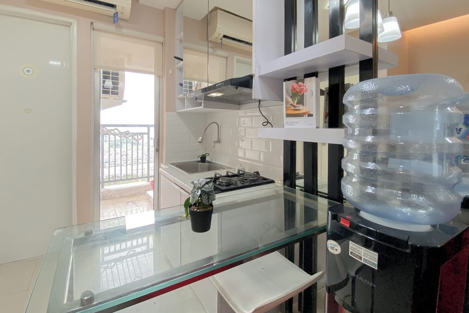 Room | Private kitchen | Fridge, stovetop, cookware/dishes/utensils
