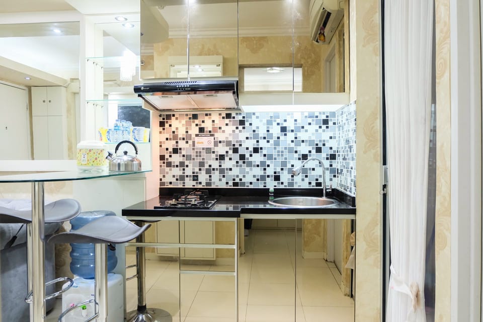 Room | Private kitchen | Fridge, stovetop, cookware/dishes/utensils