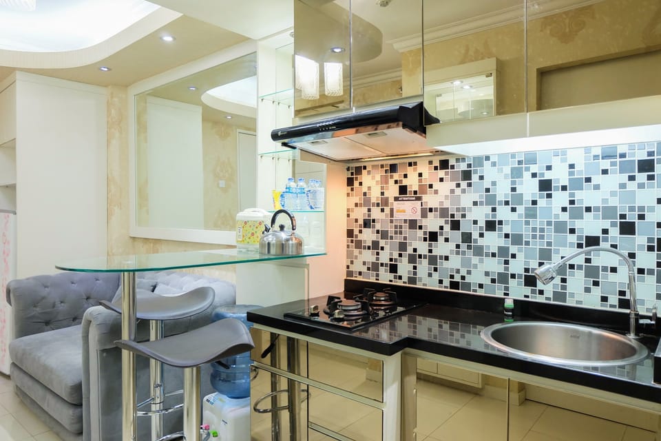 Room | Private kitchen | Fridge, stovetop, cookware/dishes/utensils