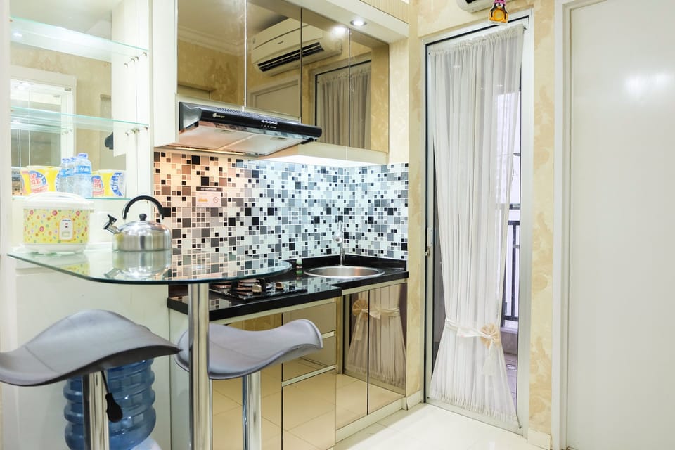 Room | Private kitchen | Fridge, stovetop, cookware/dishes/utensils