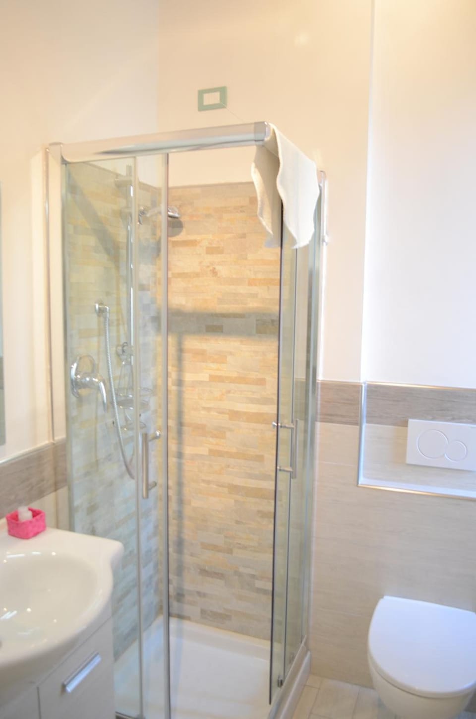 Shower, free toiletries, hair dryer, bidet