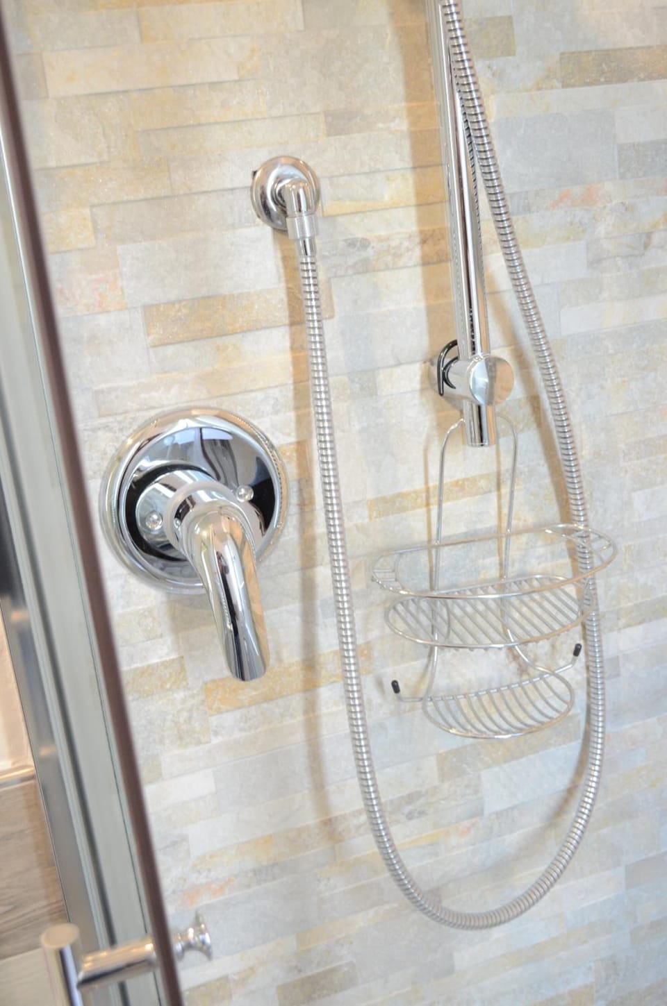 Shower, free toiletries, hair dryer, bidet