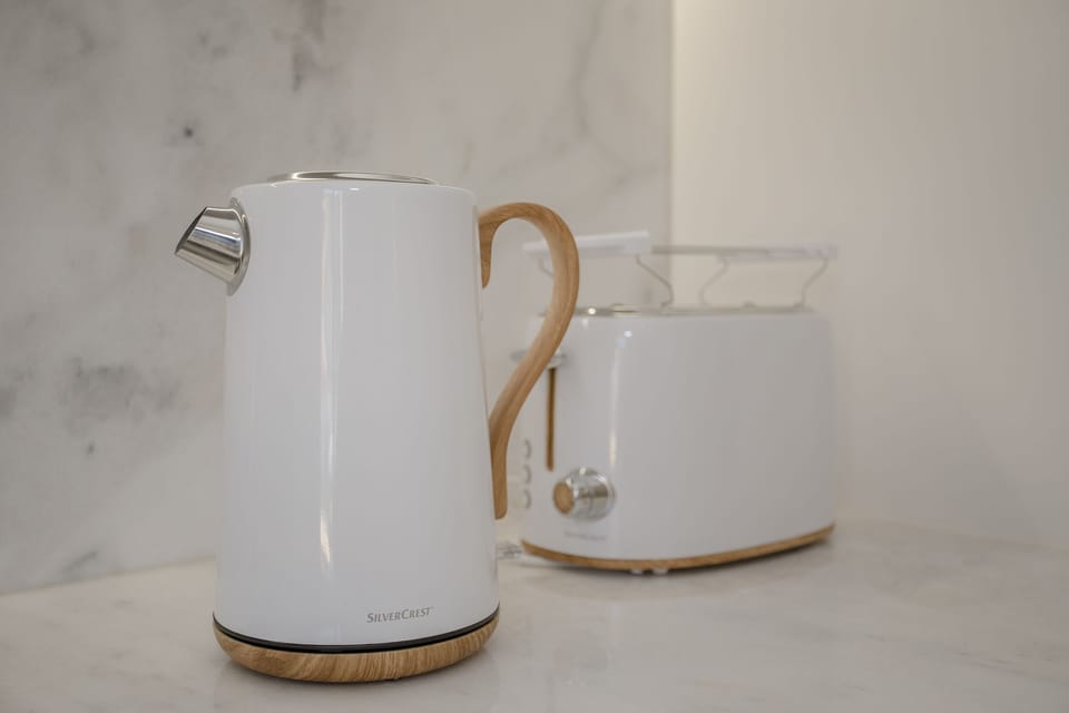 Studio (I) | Private kitchen | Fridge, microwave, stovetop, coffee/tea maker