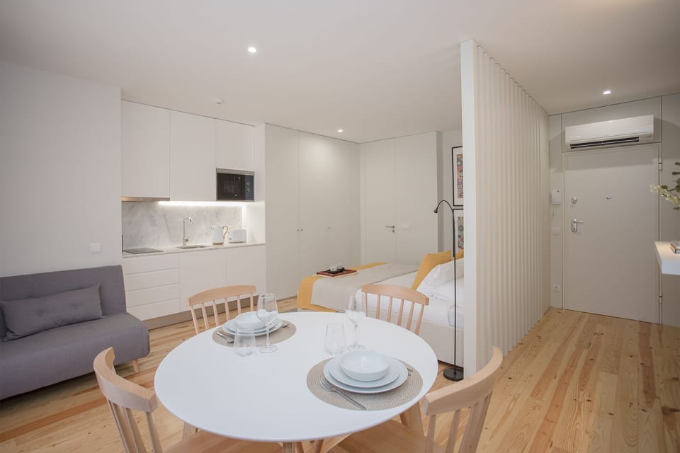 Studio (I) | Desk, iron/ironing board, cribs/infant beds, free WiFi